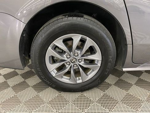 Used 2024 Toyota Sienna XLE image 12