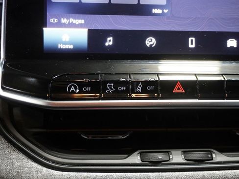 Used 2023 Jeep Compass Latitude image 17