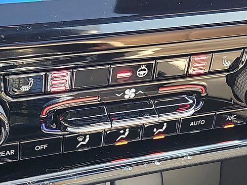 New 2025 Jeep Grand Cherokee Limited image 17