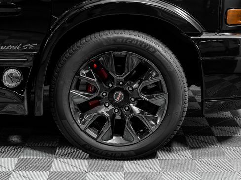 Used 2023 GMC Savana 2500 image 7