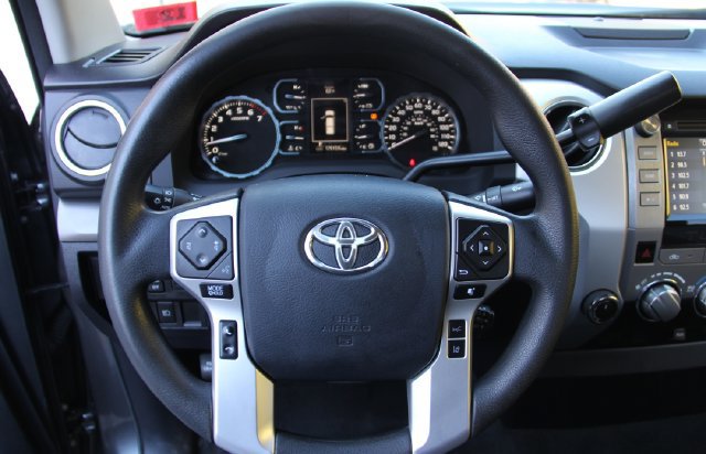 Used 2018 Toyota Tundra SR5 AWD/4WD image 23