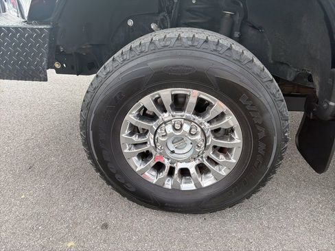 Used 2018 Ford F250 XLT w/ XLT Premium Package image 12