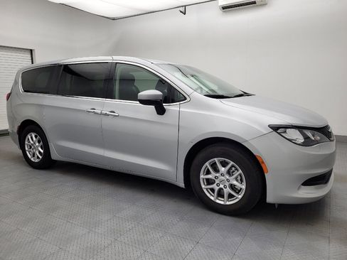 Used 2023 Chrysler Voyager LX FWD image 11