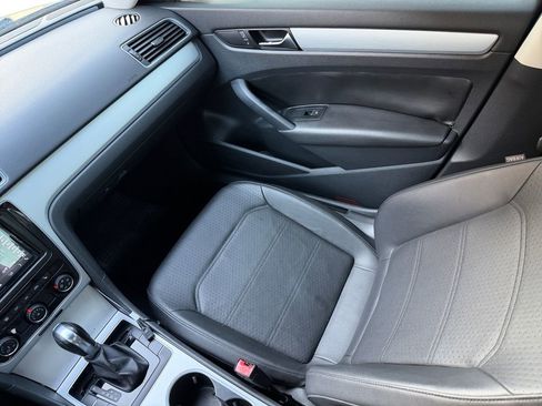 Used 2013 Volkswagen Passat 2.5 SE image 17