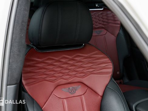 Used 2025 Bentley Bentayga image 38