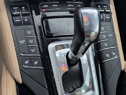 Used 2018 Porsche Cayenne AWD/4WD image 13