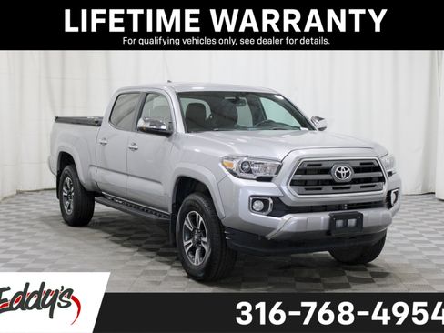 Used 2016 Toyota Tacoma Limited image 1