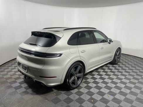 Used 2025 Porsche Cayenne GTS AWD/4WD image 7