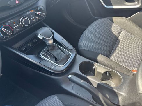 Used 2025 Kia Soul LX w/ LX Technology Package FWD image 39