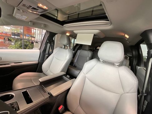 Certified 2025 Toyota Sienna XLE w/ XLE Plus Package AWD/4WD image 9