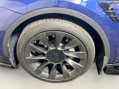 Used 2022 Tesla Model Y Long Range AWD/4WD image 12