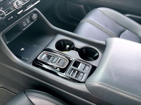 Used 2023 Honda Pilot Touring image 17