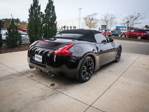Used 2017 Nissan 370Z Touring image 10