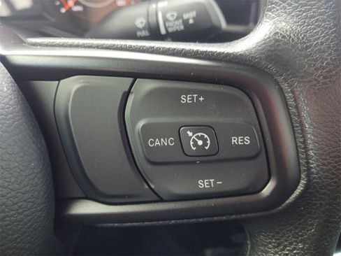 Used 2025 Jeep Gladiator Sport image 32