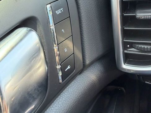 Used 2016 Porsche Cayenne AWD/4WD image 24