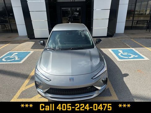 Used 2024 Buick Envista Sport Touring w/ Convenience I Package image 2