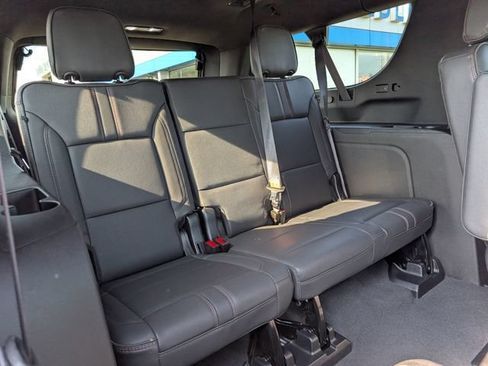 Used 2023 Chevrolet Suburban RST w/ Luxury Package AWD/4WD image 5