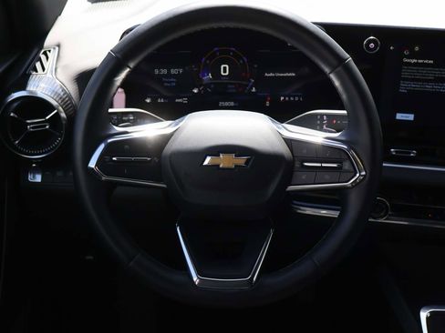 Used 2025 Chevrolet Equinox LT AWD/4WD image 13