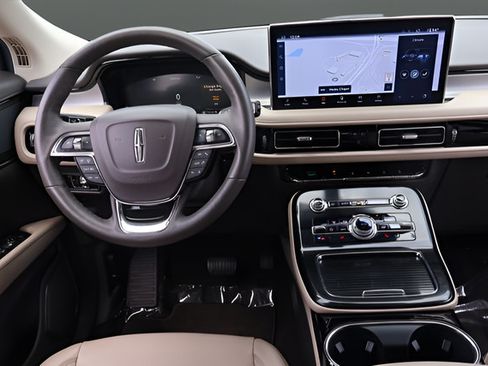 Used 2022 Lincoln Nautilus FWD w/ Premium Package image 16