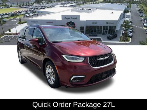 Certified 2021 Chrysler Pacifica Touring-L w/ Uconnect Theater Family Group FWD image 3