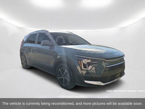 Used 2025 Kia Niro EX FWD image 3