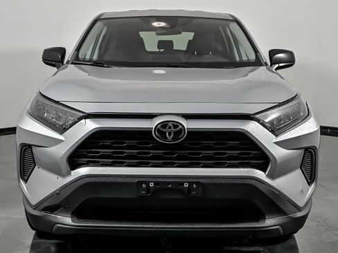 Used 2022 Toyota RAV4 LE AWD/4WD image 4