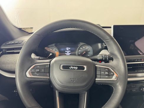 Used 2023 Jeep Compass Latitude AWD/4WD image 16