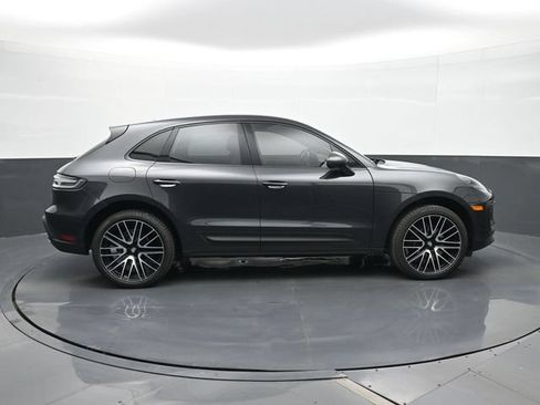 Certified 2025 Porsche Macan AWD/4WD image 24