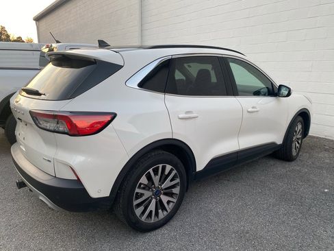 Used 2020 Ford Escape Titanium image 2