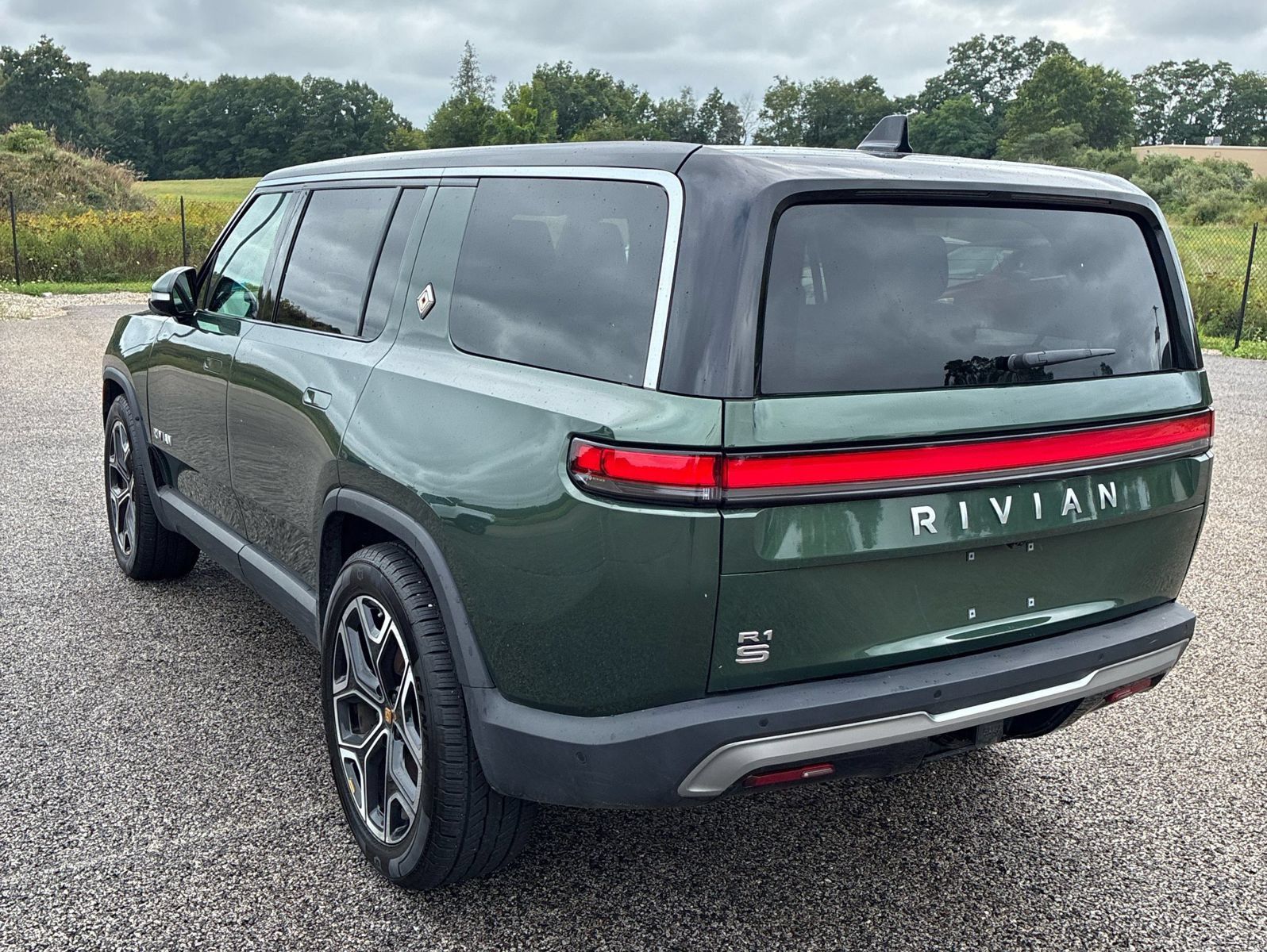 Used 2024 Rivian R1S Adventure Dual AWD/4WD image 2