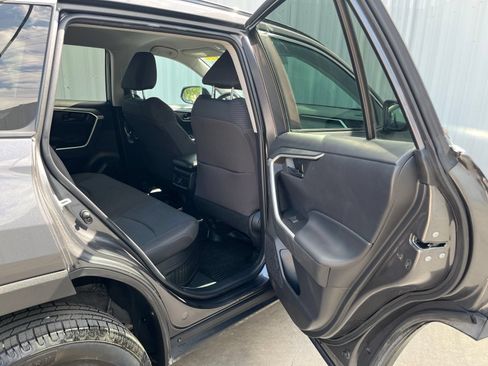 Used 2022 Toyota RAV4 LE AWD/4WD image 14