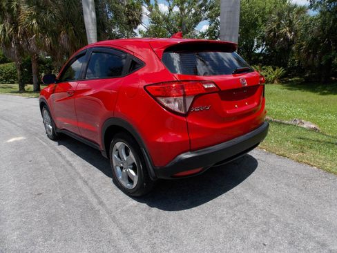 Used 2017 Honda HR-V LX image 3