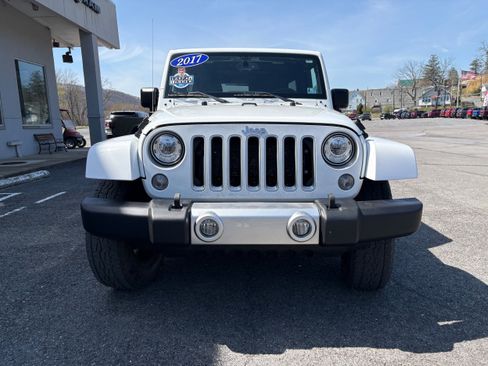 Certified 2017 Jeep Wrangler Unlimited Sahara w/ Connectivity Group image 5