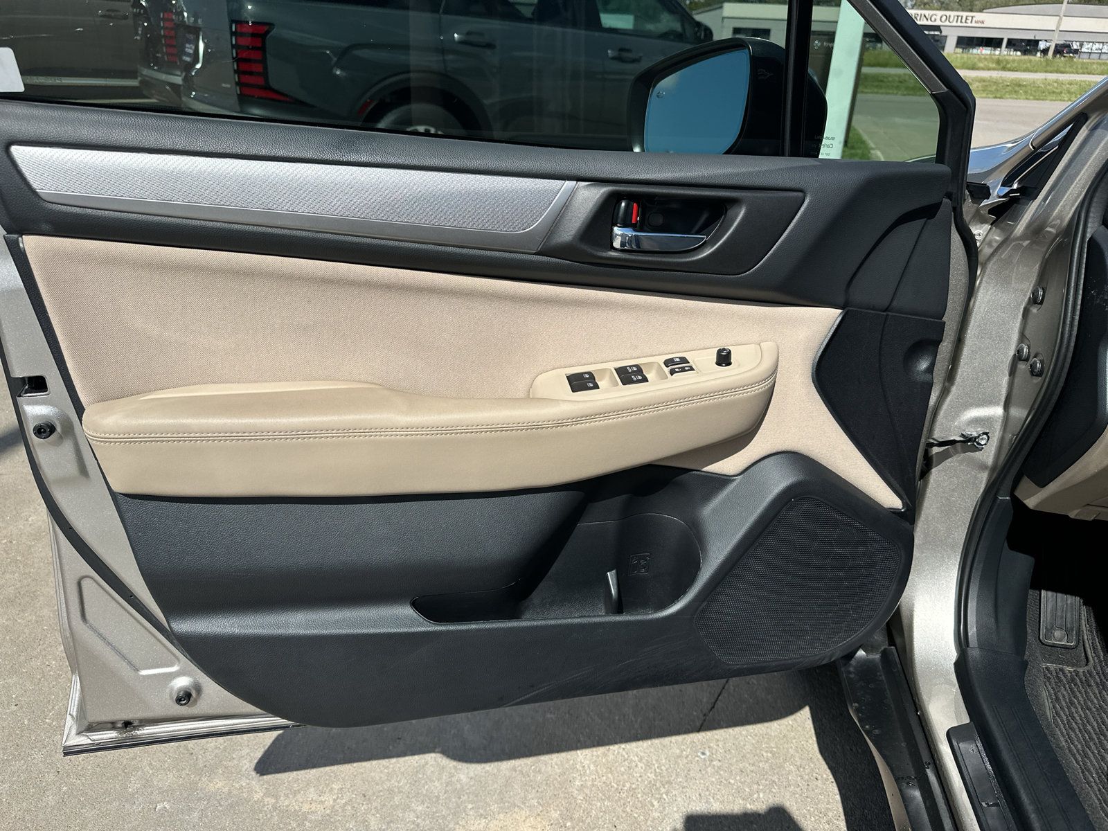 Used 2018 Subaru Outback 2.5i Premium AWD/4WD image 15