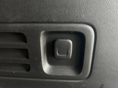 Used 2023 Chevrolet Traverse RS FWD image 36