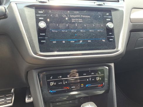 Certified 2023 Volkswagen Tiguan SE R-Line FWD image 22
