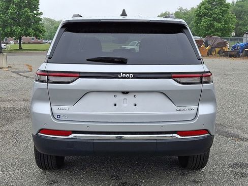 Used 2022 Jeep Grand Cherokee Limited AWD/4WD image 10