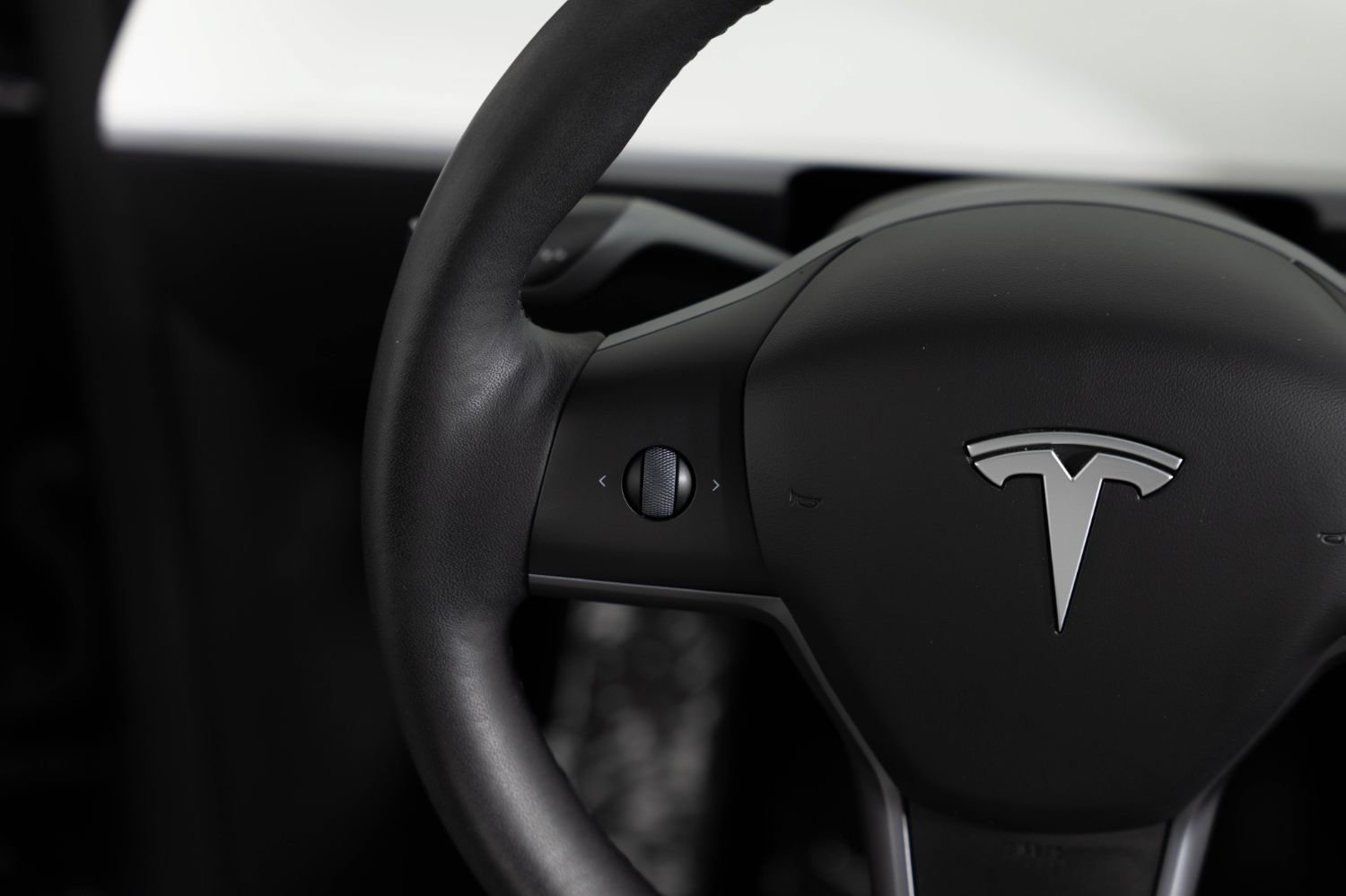Used 2024 Tesla Model Y Long Range AWD/4WD image 31