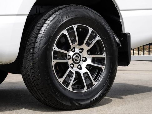 Used 2021 Nissan Titan SV image 53