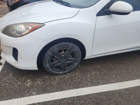 Used 2013 MAZDA MAZDA3 i Sport image 11