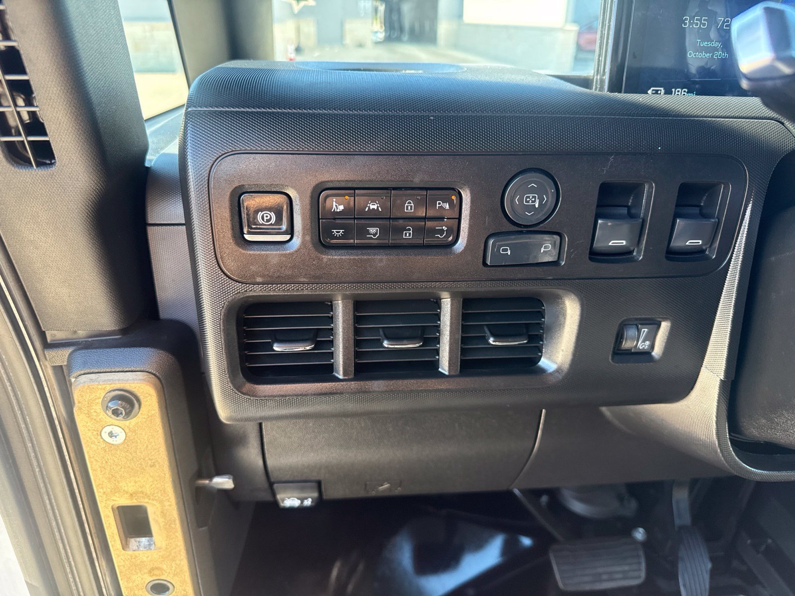 Used 2024 Chevrolet Brightdrop 600 w/ Commercial Equipment Package AWD/4WD image 9