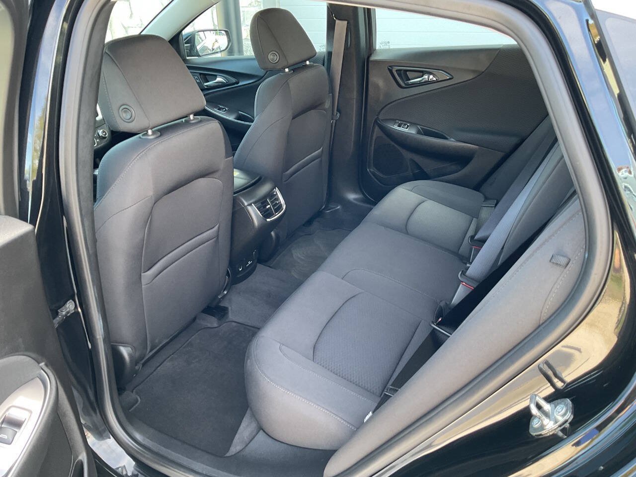 Used 2018 Chevrolet Malibu LT FWD image 26