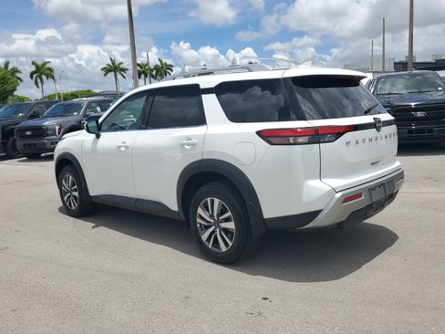 Certified 2025 Nissan Pathfinder SL image 7