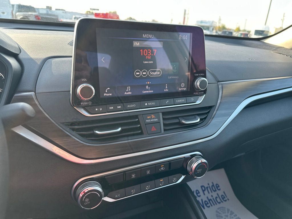 Used 2025 Nissan Altima 2.5 SV AWD/4WD image 18