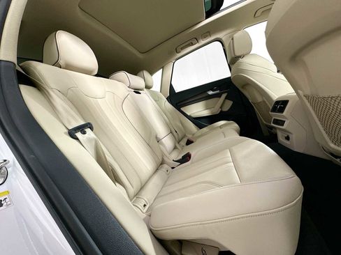 Used 2024 Audi Q5 e Premium w/ Convenience Package image 26