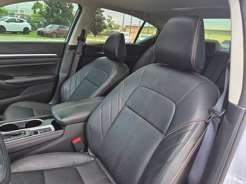 Used 2024 Nissan Altima 2.0 SR FWD image 11