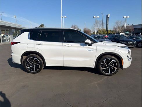 Used 2024 Mitsubishi Outlander SEL image 4