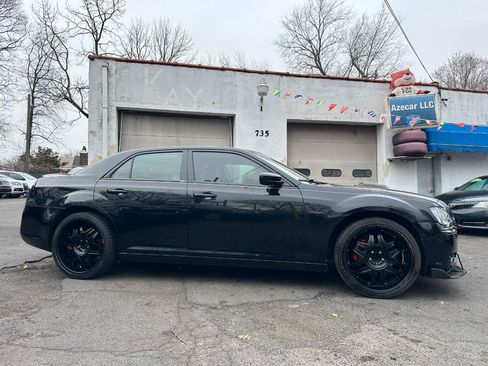 Used 2014 Chrysler 300 C RWD image 16