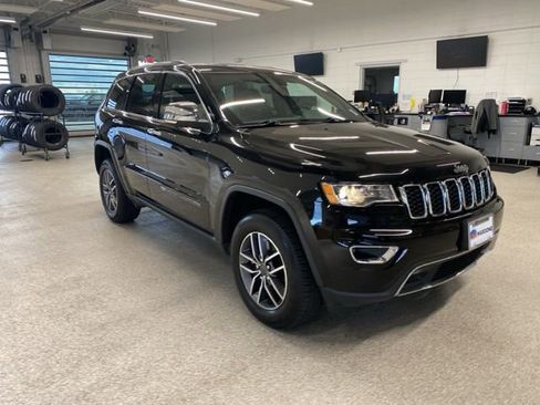 Used 2022 Jeep Grand Cherokee Limited image 3