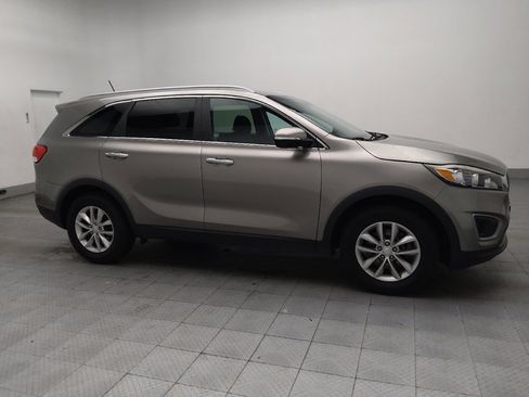 Used 2017 Kia Sorento LX image 11